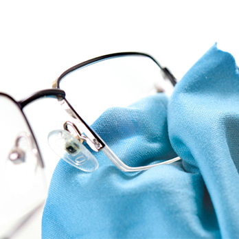 Pangangalaga sa Eyewear
